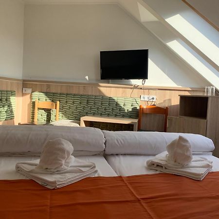 Varfal Wellness Panzio Печ Экстерьер фото
