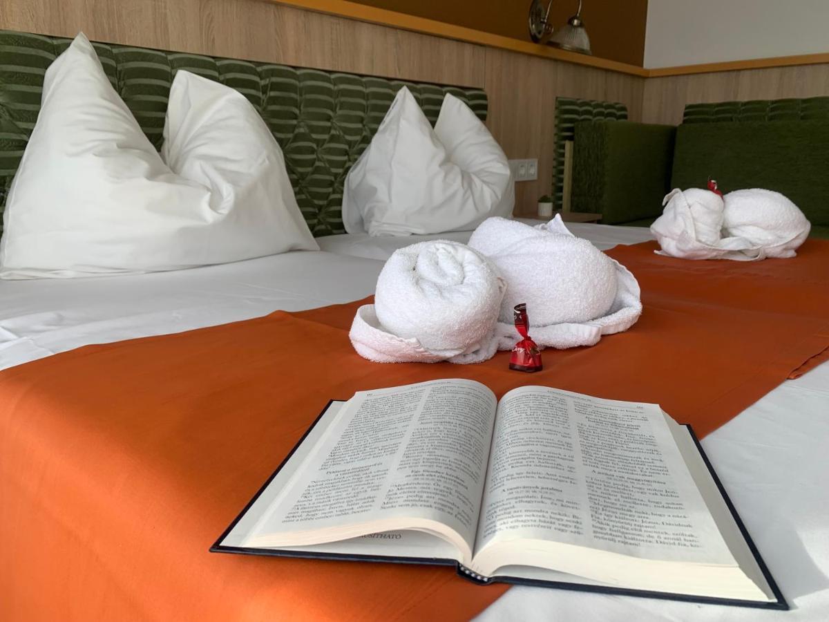 Varfal Wellness Panzio Печ Экстерьер фото