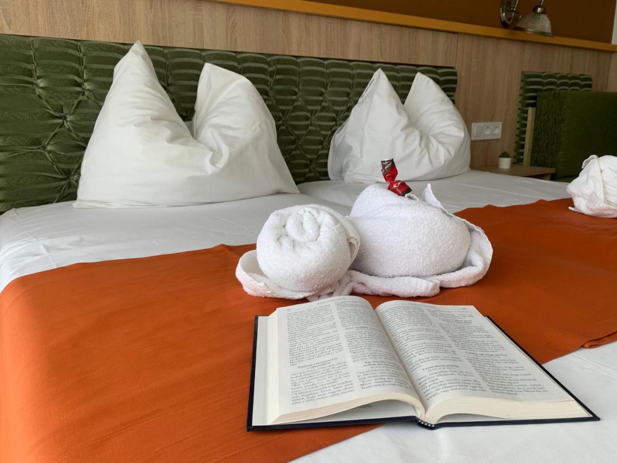 Varfal Wellness Panzio Печ Экстерьер фото