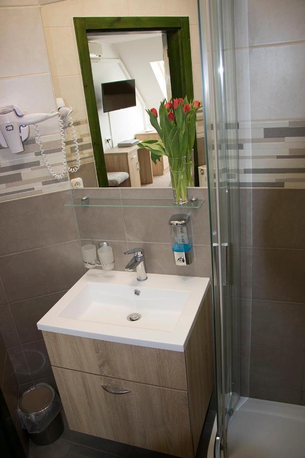 Varfal Wellness Panzio Печ Экстерьер фото