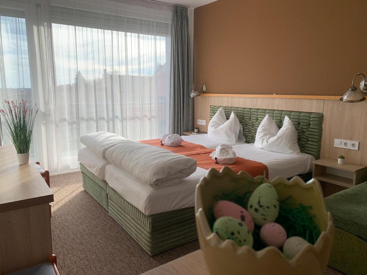 Varfal Wellness Panzio Печ Экстерьер фото