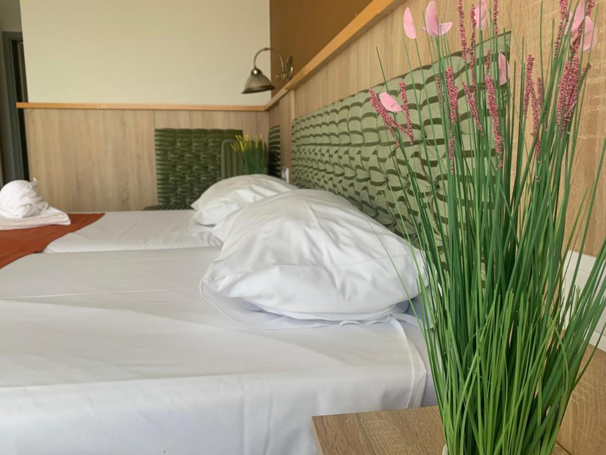 Varfal Wellness Panzio Печ Экстерьер фото