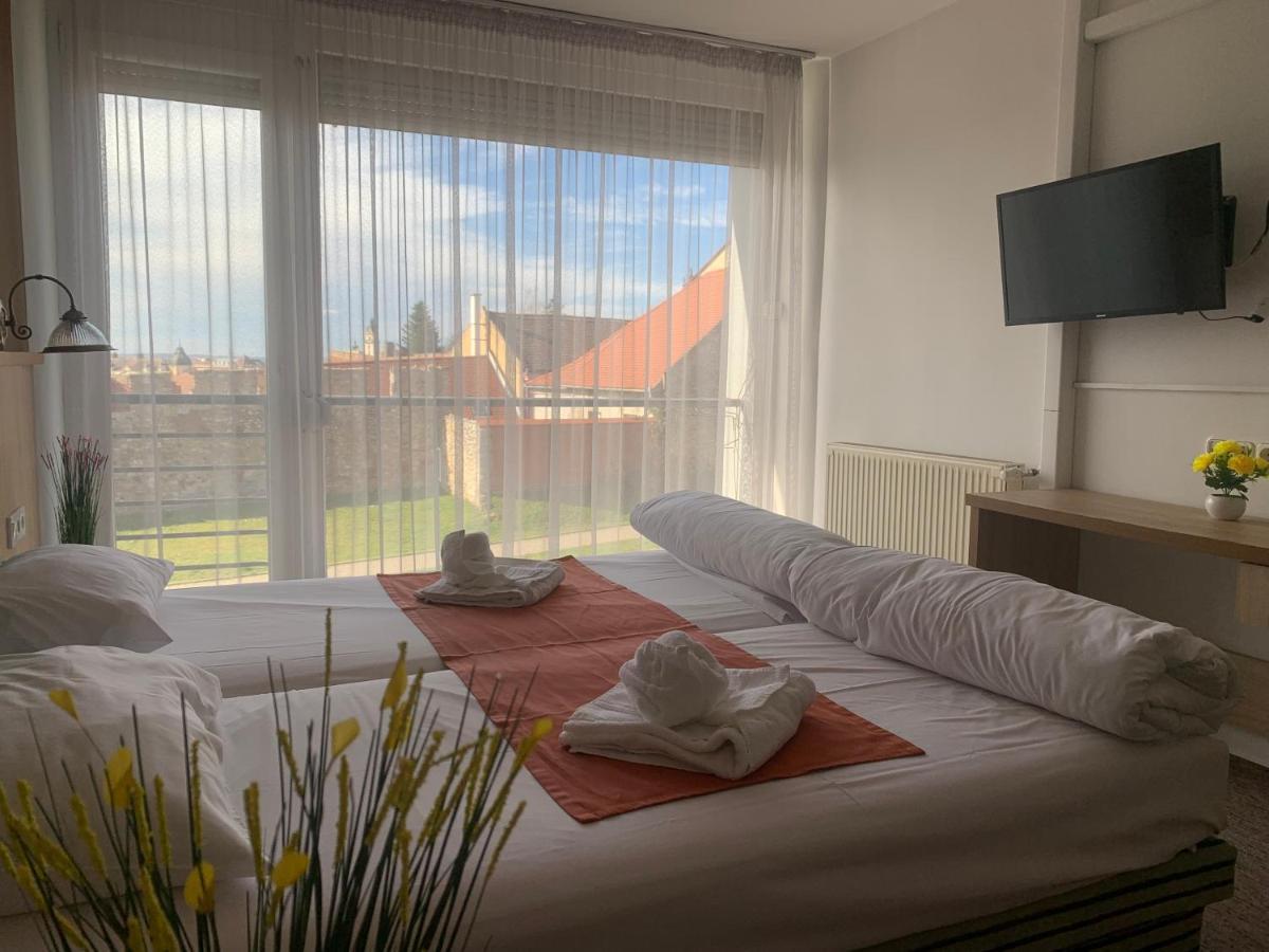 Varfal Wellness Panzio Печ Экстерьер фото