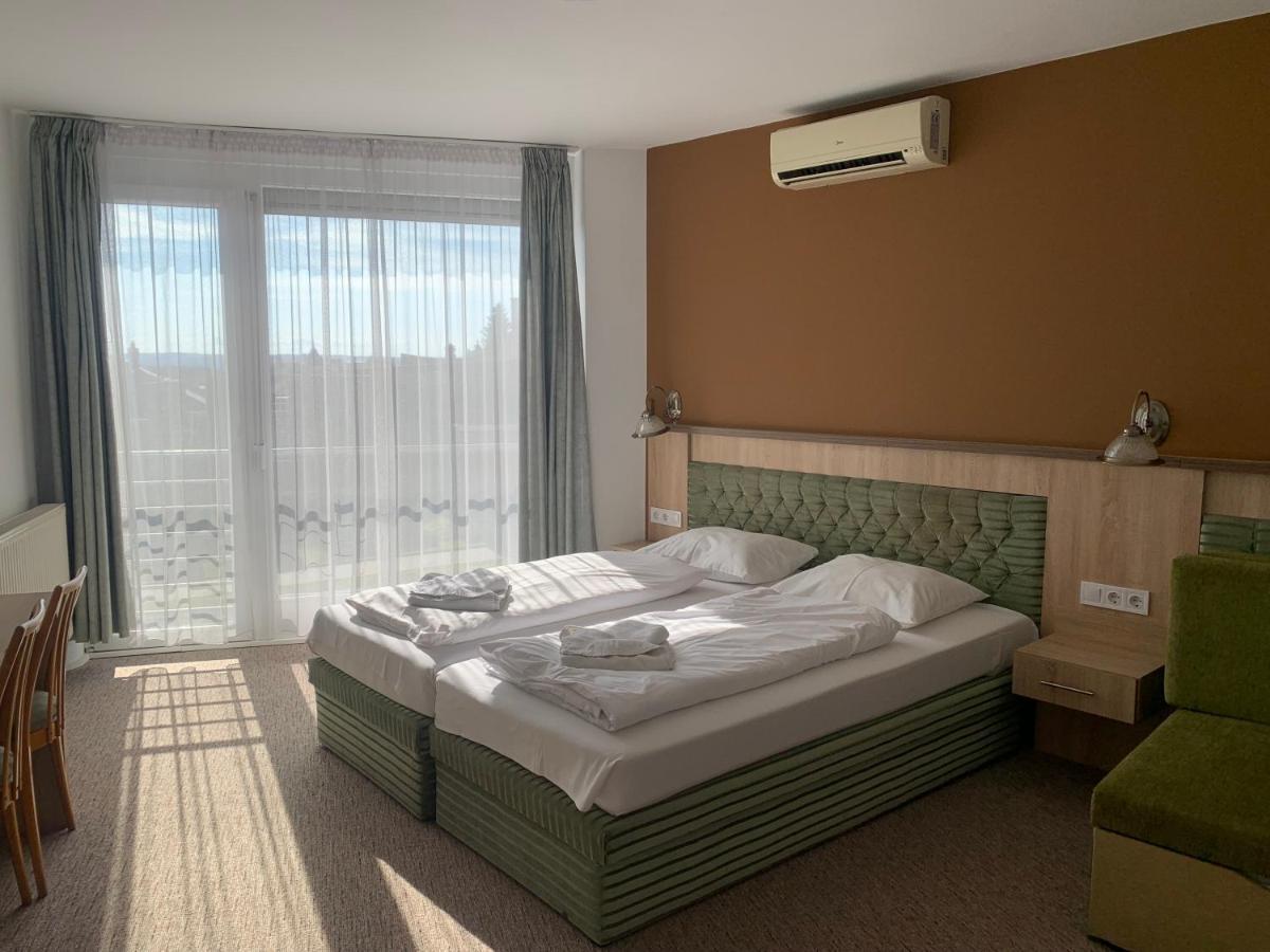 Varfal Wellness Panzio Печ Экстерьер фото