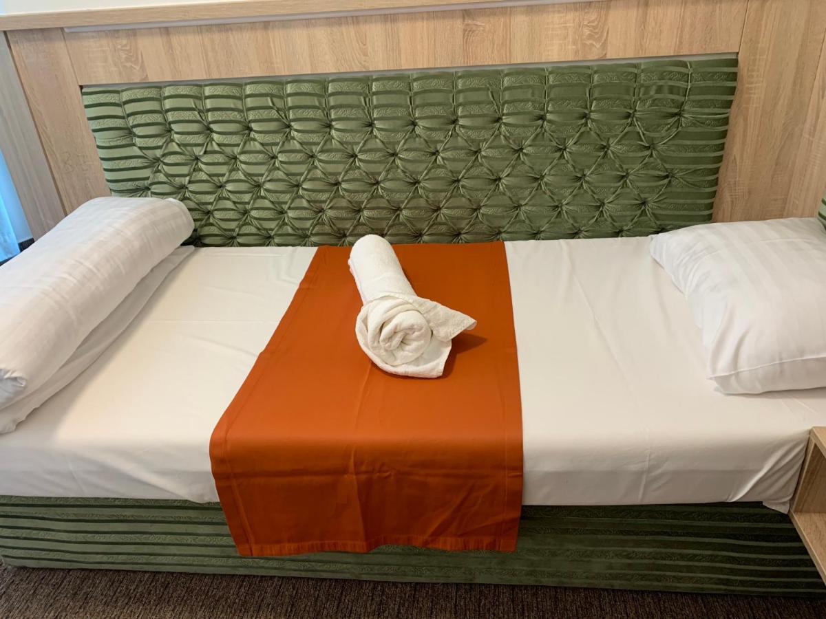 Varfal Wellness Panzio Печ Экстерьер фото