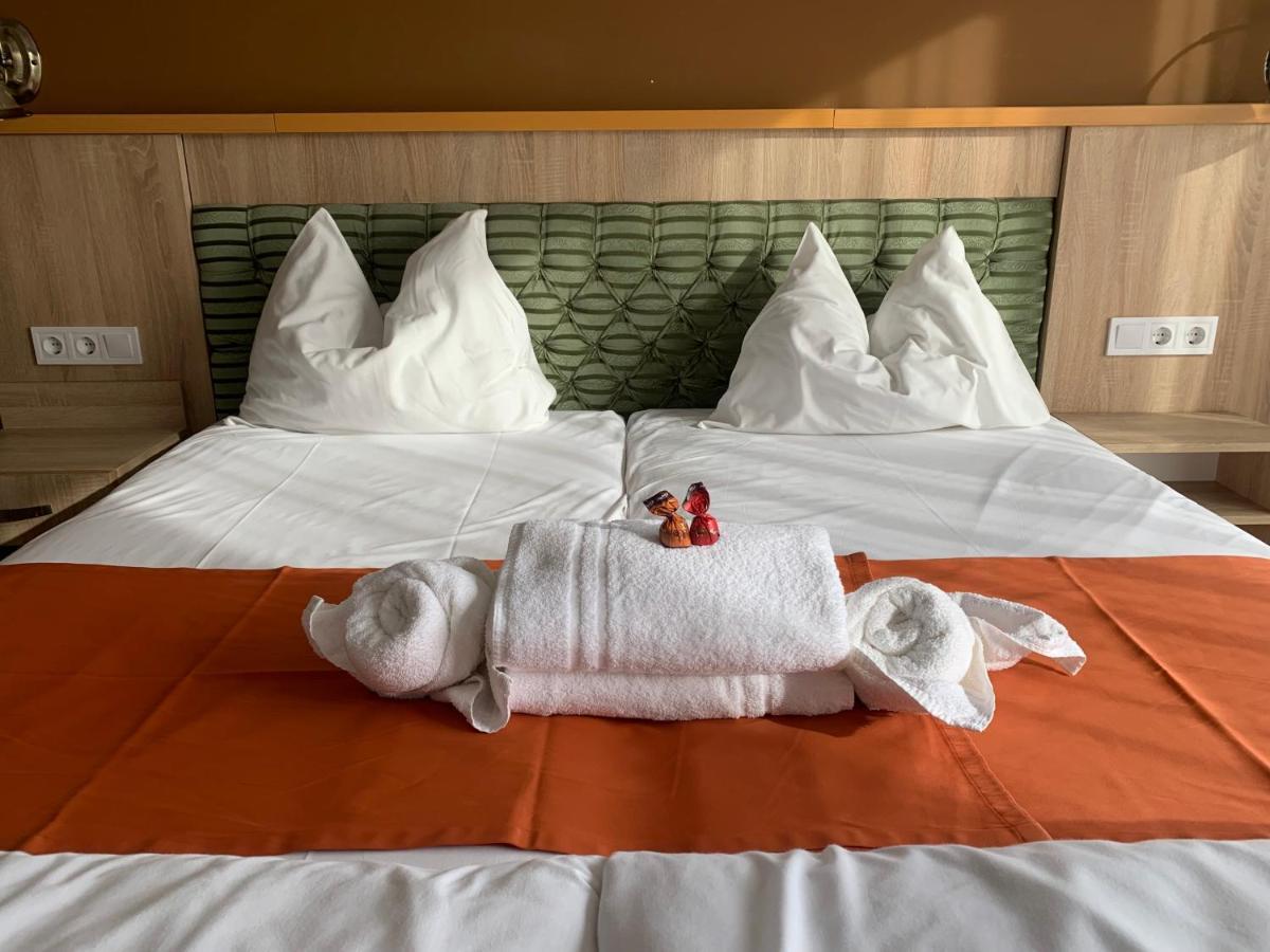 Varfal Wellness Panzio Печ Экстерьер фото