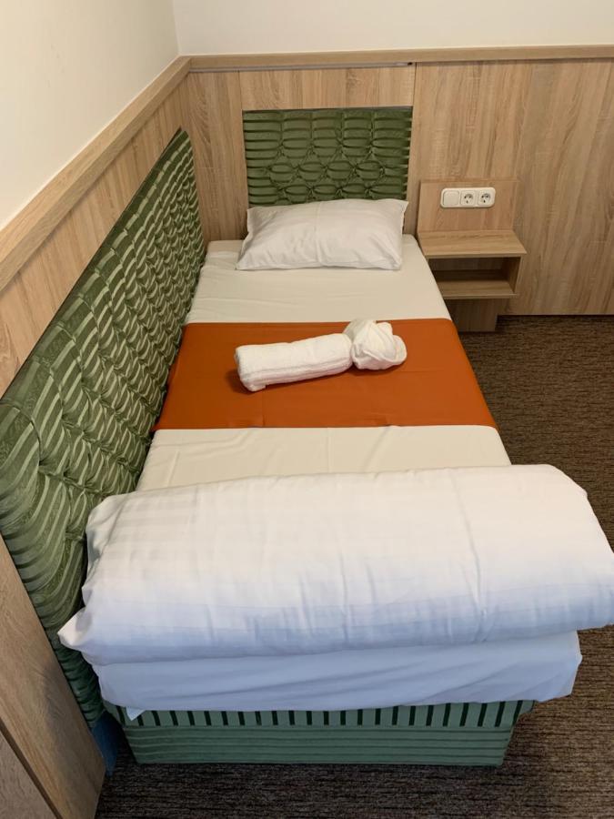 Varfal Wellness Panzio Печ Экстерьер фото