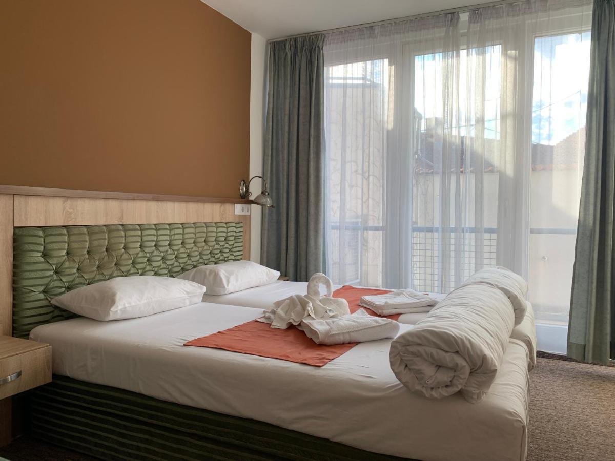 Varfal Wellness Panzio Печ Экстерьер фото