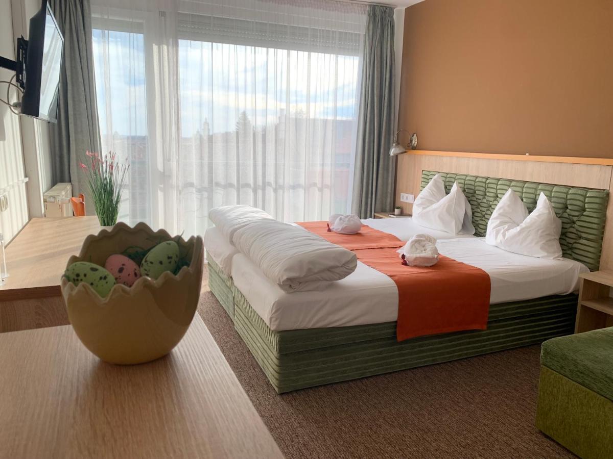 Varfal Wellness Panzio Печ Экстерьер фото