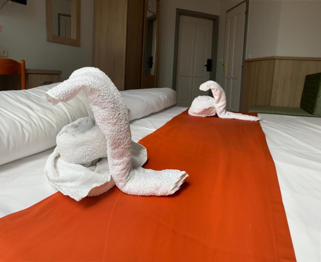 Varfal Wellness Panzio Печ Экстерьер фото