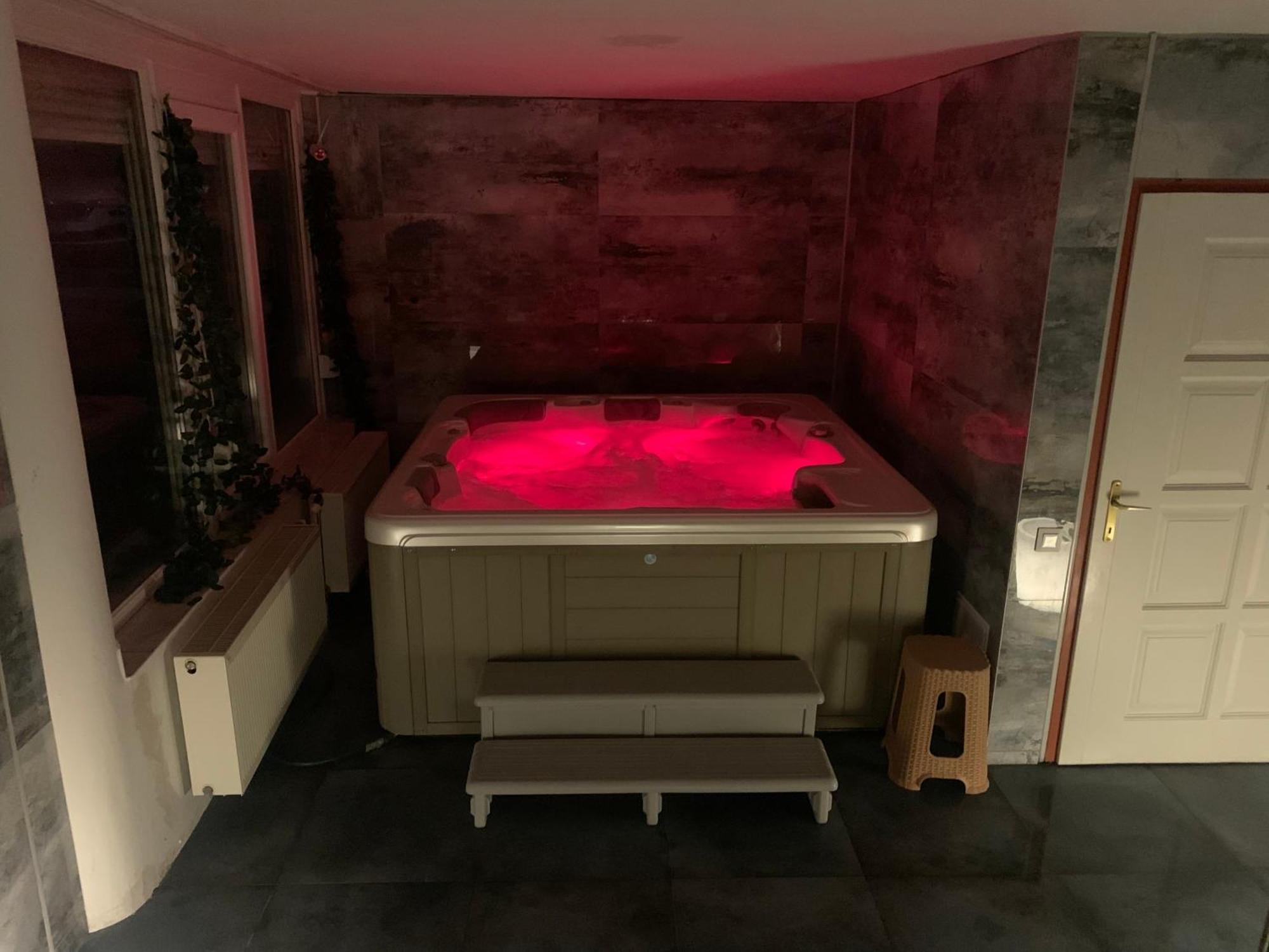 Varfal Wellness Panzio Печ Экстерьер фото