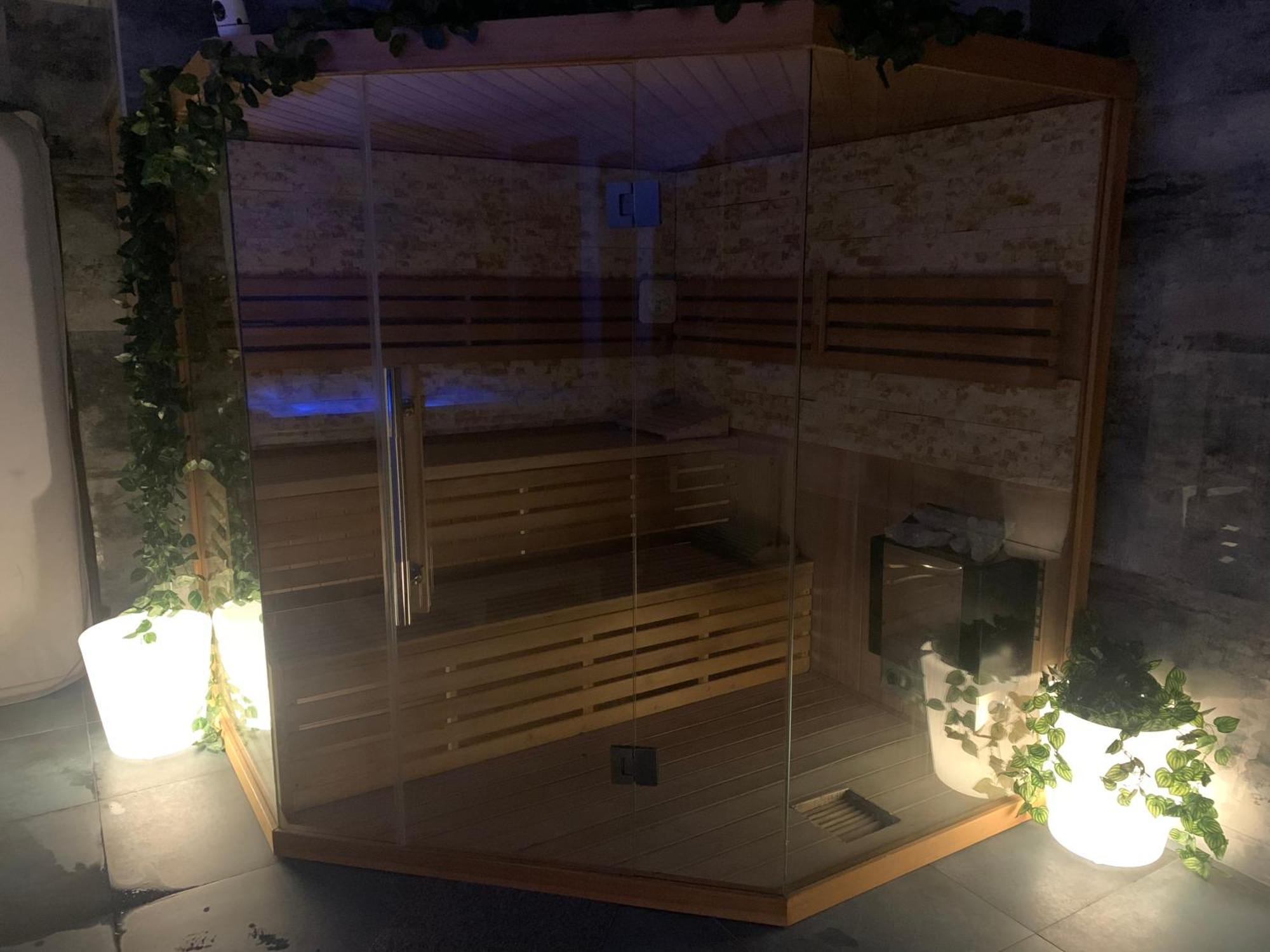Varfal Wellness Panzio Печ Экстерьер фото