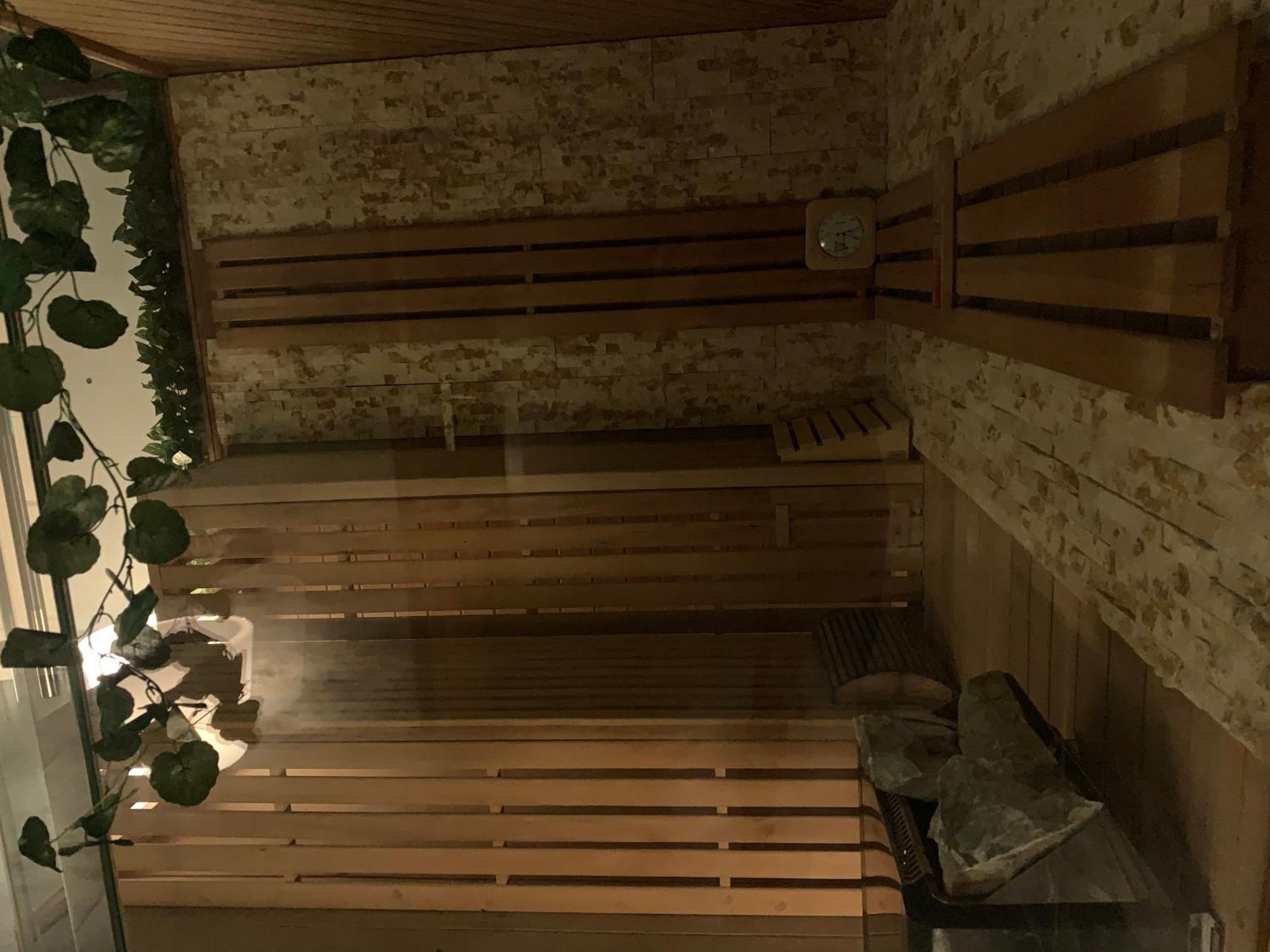 Varfal Wellness Panzio Печ Экстерьер фото