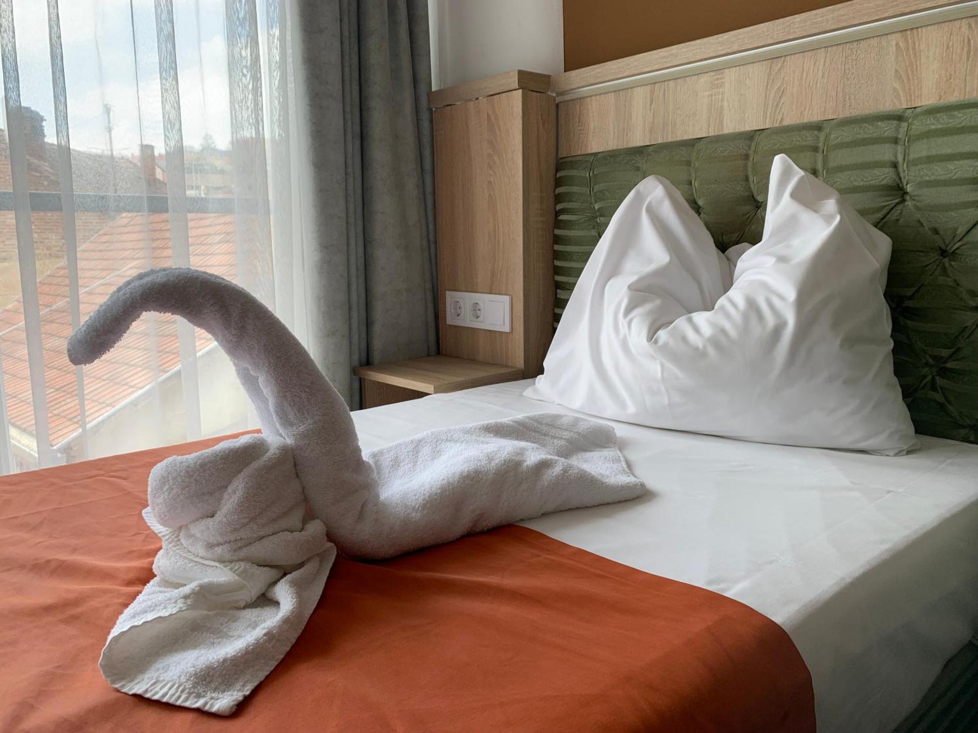 Varfal Wellness Panzio Печ Экстерьер фото