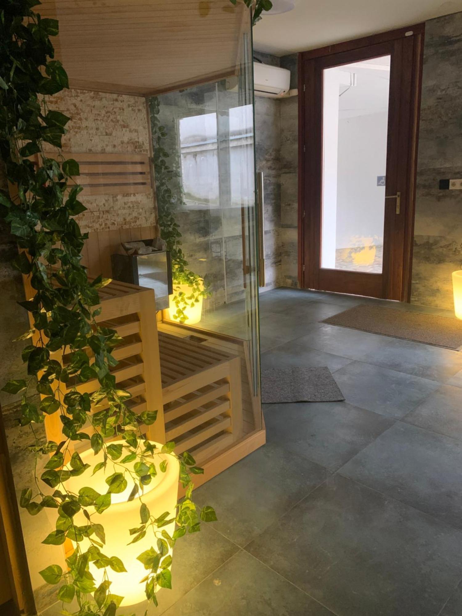 Varfal Wellness Panzio Печ Экстерьер фото