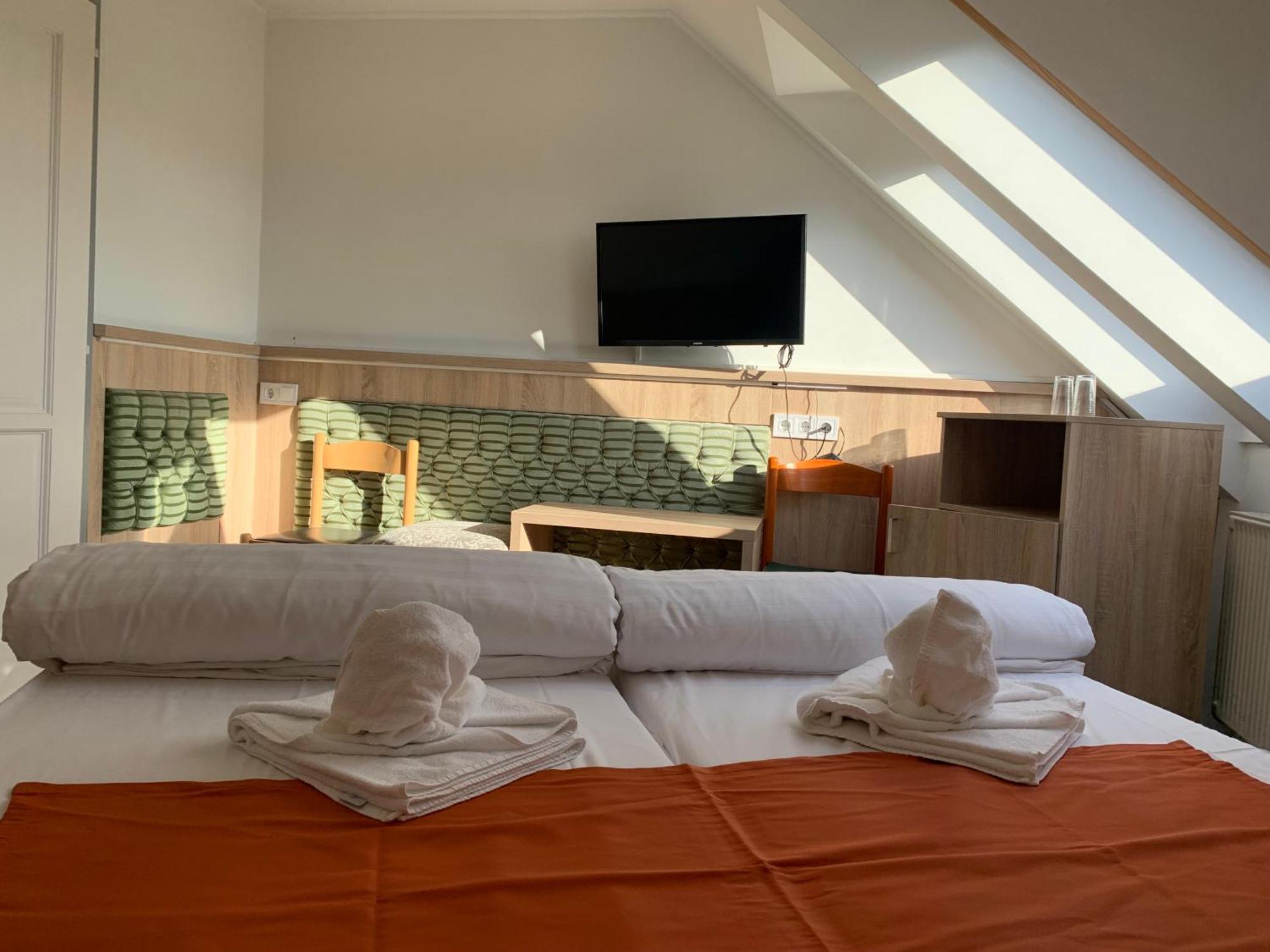 Varfal Wellness Panzio Печ Экстерьер фото